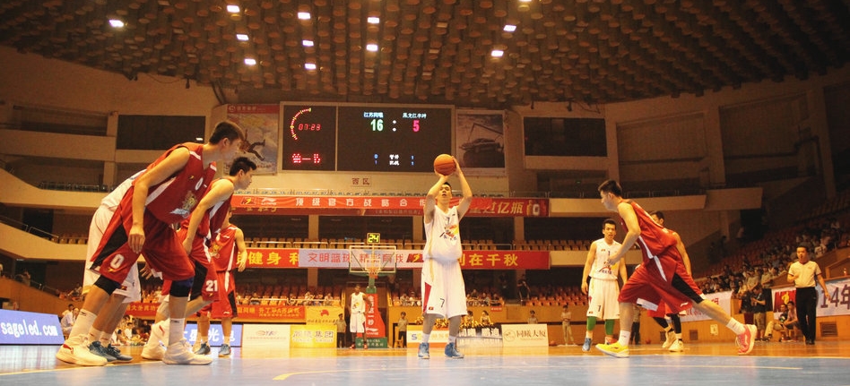 在有限控球 在有限控球